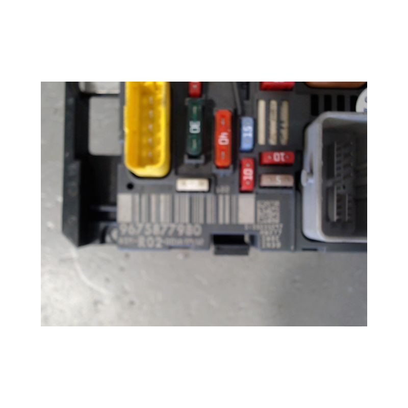 BOITE A FUSIBLES PEUGEOT 3008