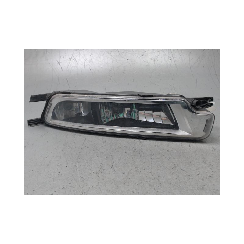 PHARE ANTIBROUILLARD AVANT DROIT VOLKSWAGEN PASSAT