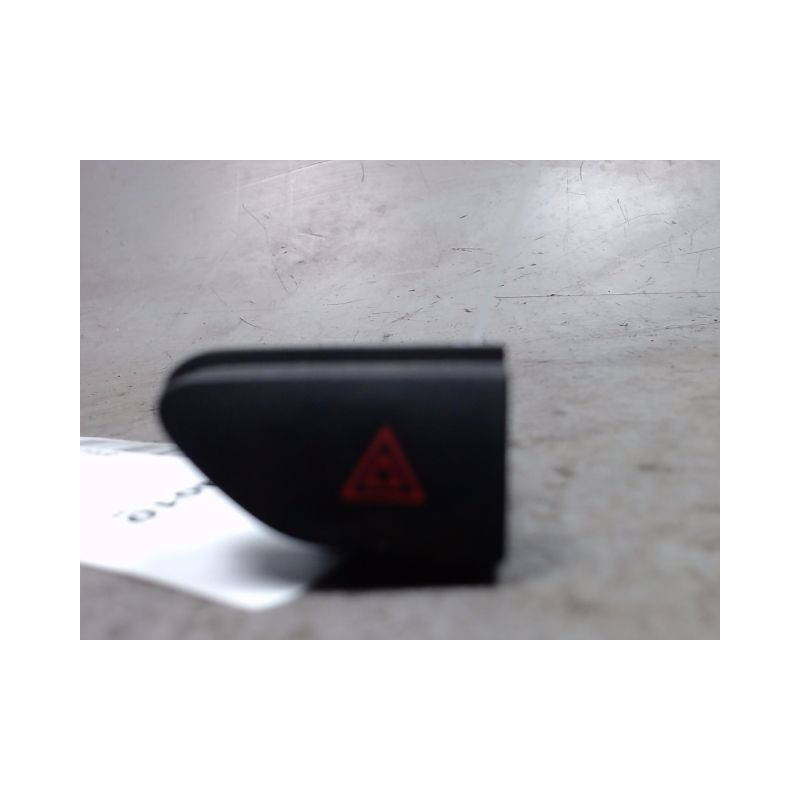 BOUTON DE WARNING RENAULT CLIO
