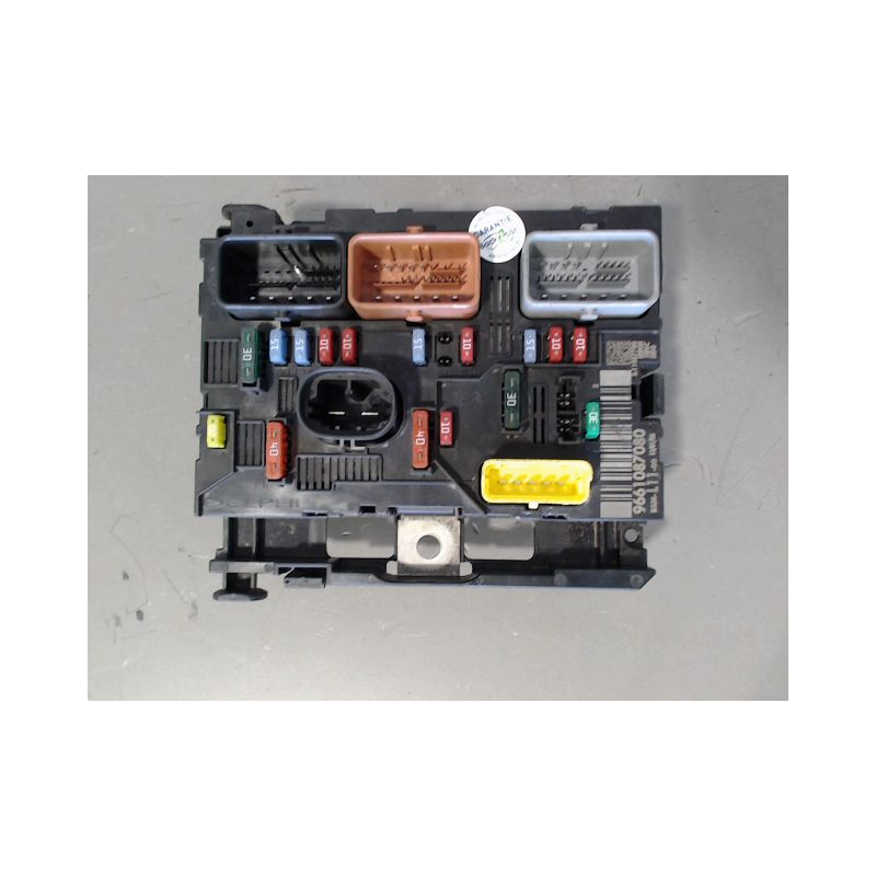 BOITE A FUSIBLES PEUGEOT 307