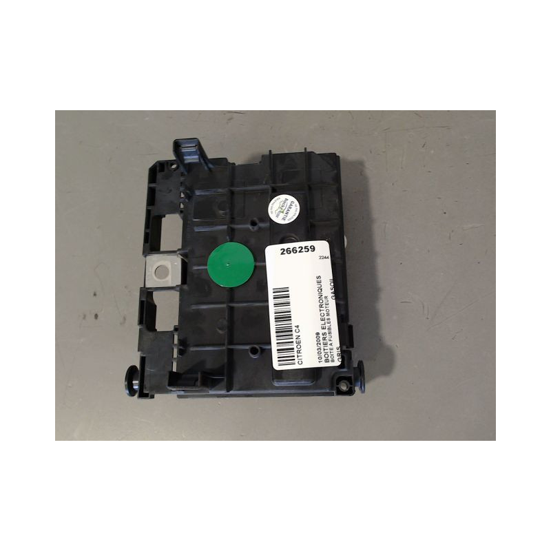 BOITE A FUSIBLES CITROEN C4