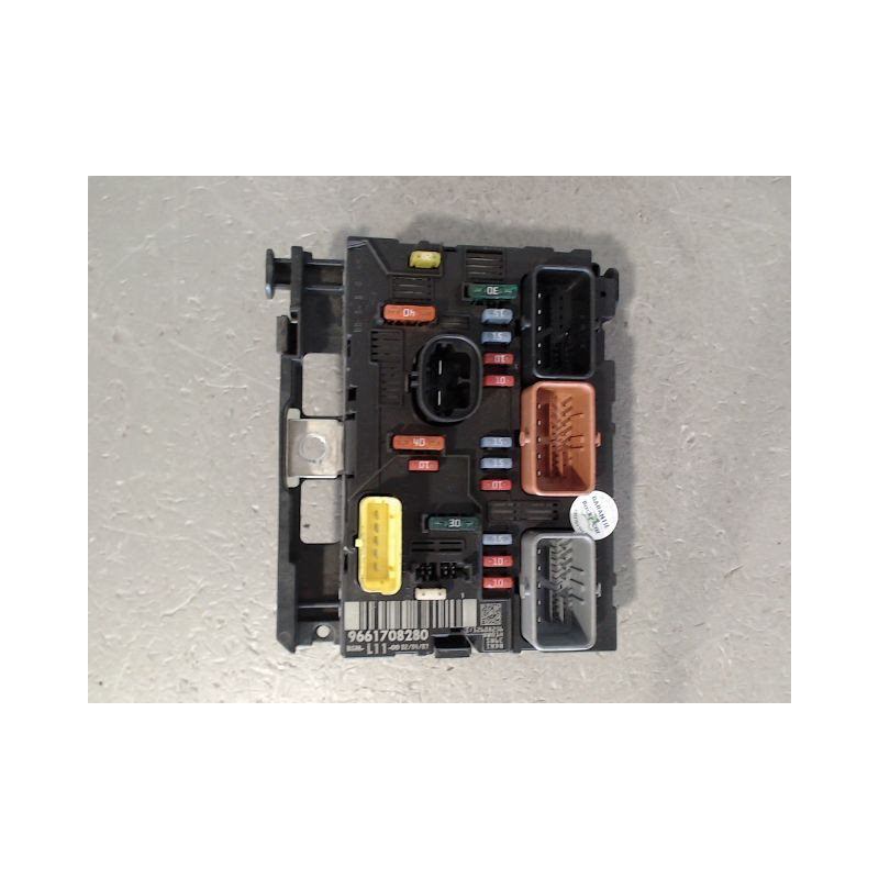 BOITE A FUSIBLES PEUGEOT 307