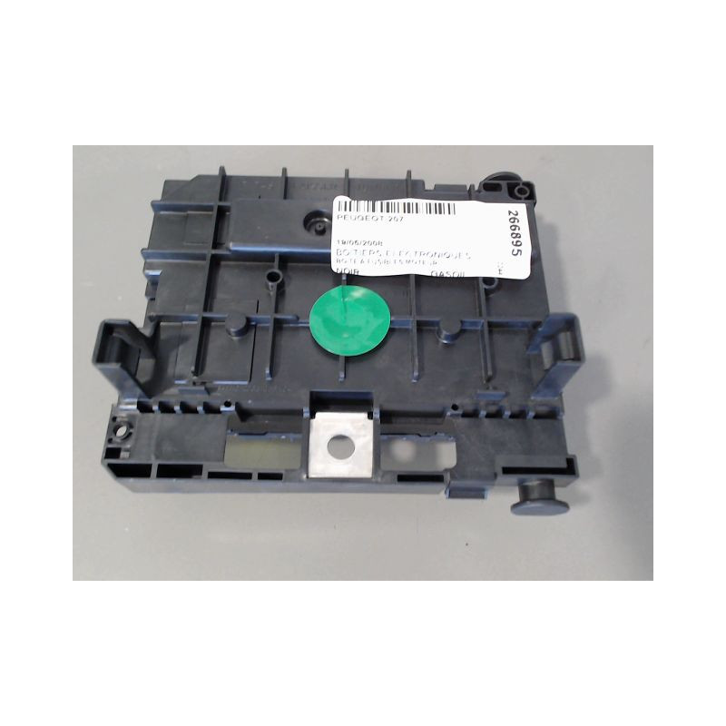 BOITE A FUSIBLES PEUGEOT 207
