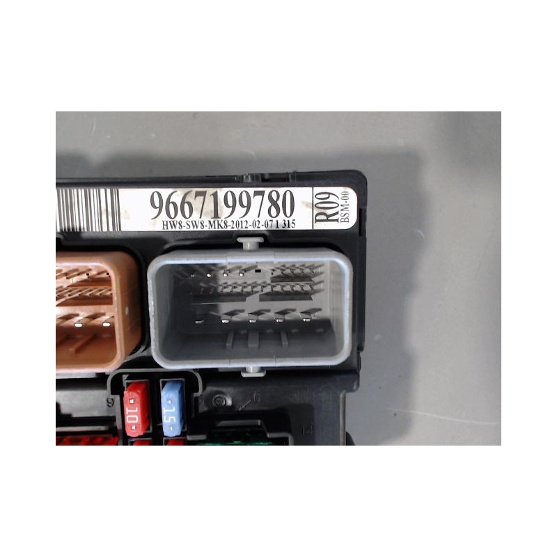 BOITE A FUSIBLES PEUGEOT 207