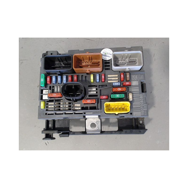 BOITE A FUSIBLES PEUGEOT 407