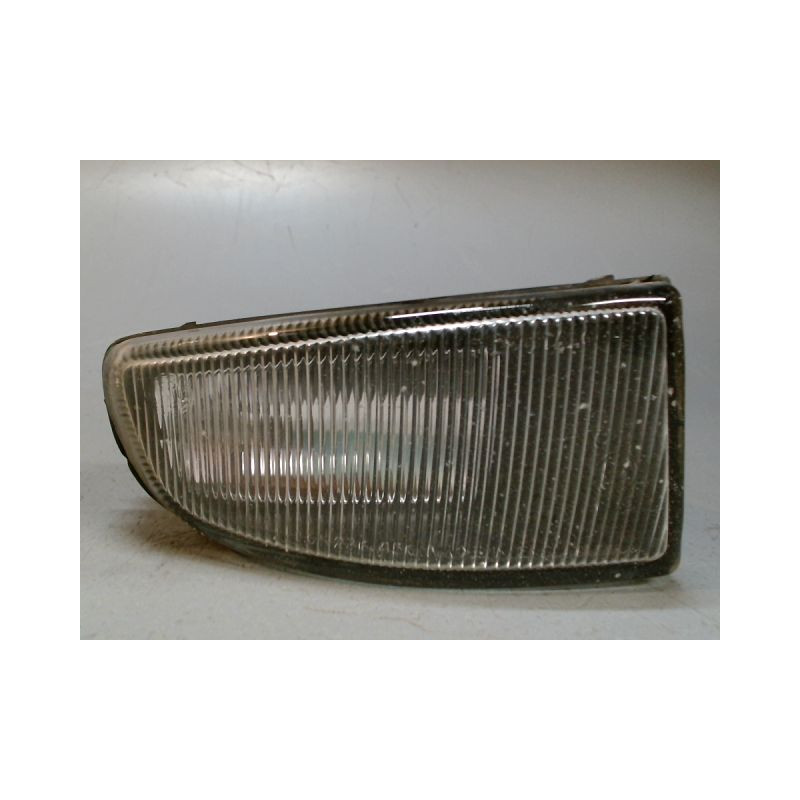 PHARE ANTIBROUILLARD AVANT DROIT TOYOTA AVENSIS -2000
