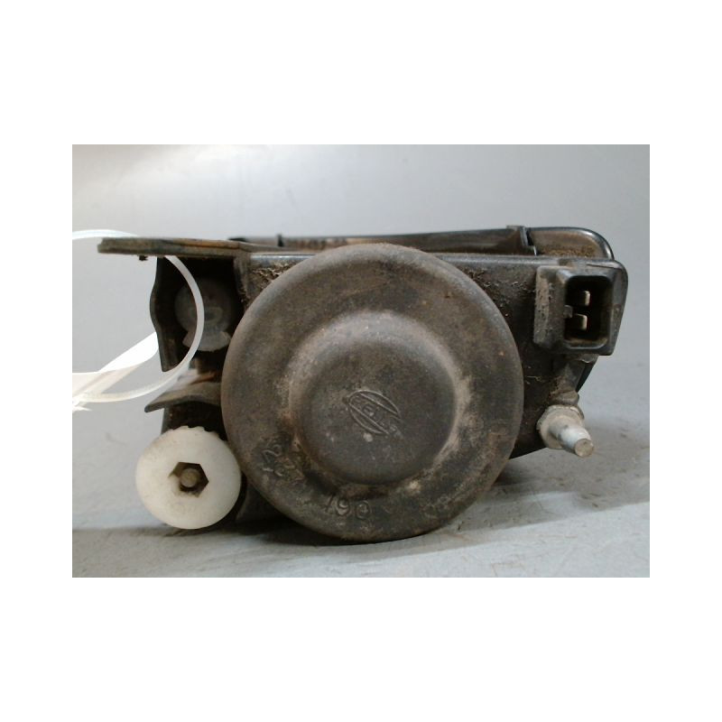 PHARE ANTIBROUILLARD AVANT DROIT TOYOTA AVENSIS -2000