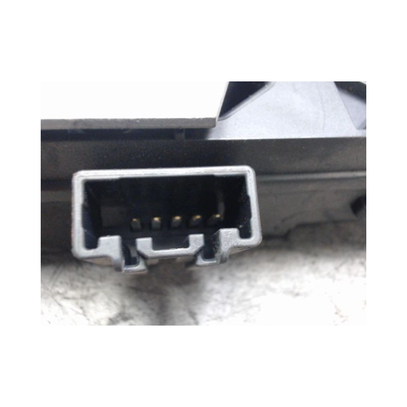 SERRURE COFFRE ARRIERE FORD FOCUS 05-07