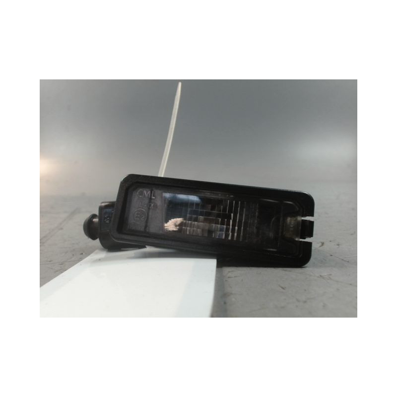 ECLAIREUR PLAQUE DE POLICE DROIT VOLKSWAGEN POLO 2005-
