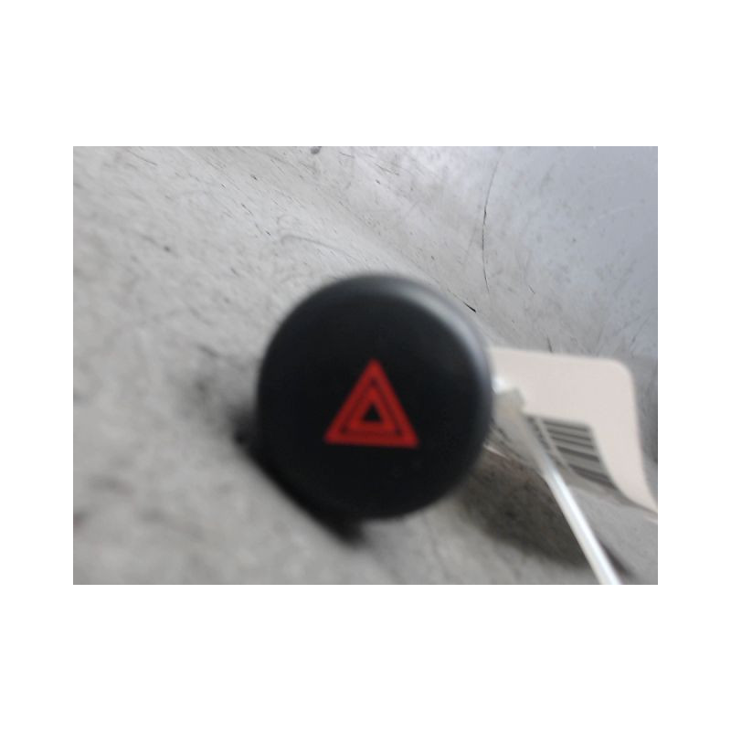 BOUTON DE WARNING NISSAN JUKE