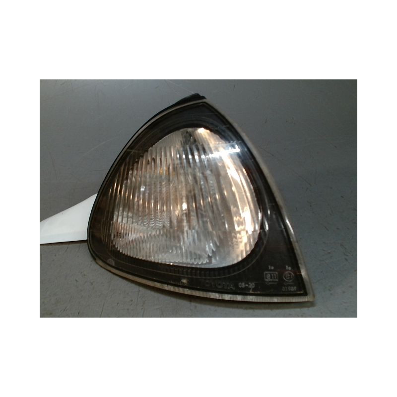 CLIGNOTANT DROIT TOYOTA AVENSIS -2000