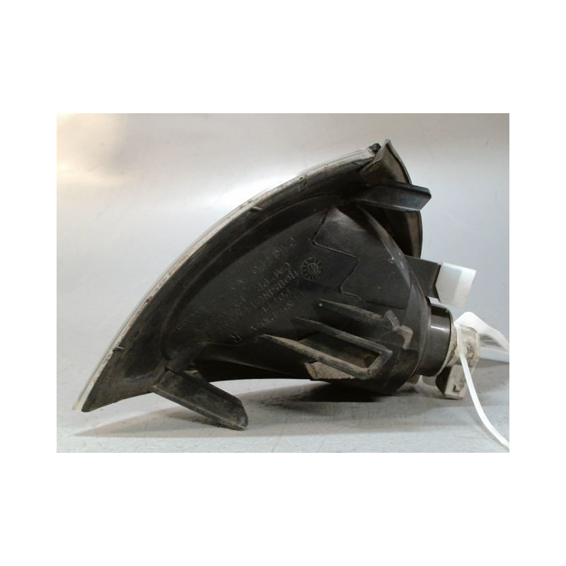 CLIGNOTANT DROIT TOYOTA AVENSIS -2000
