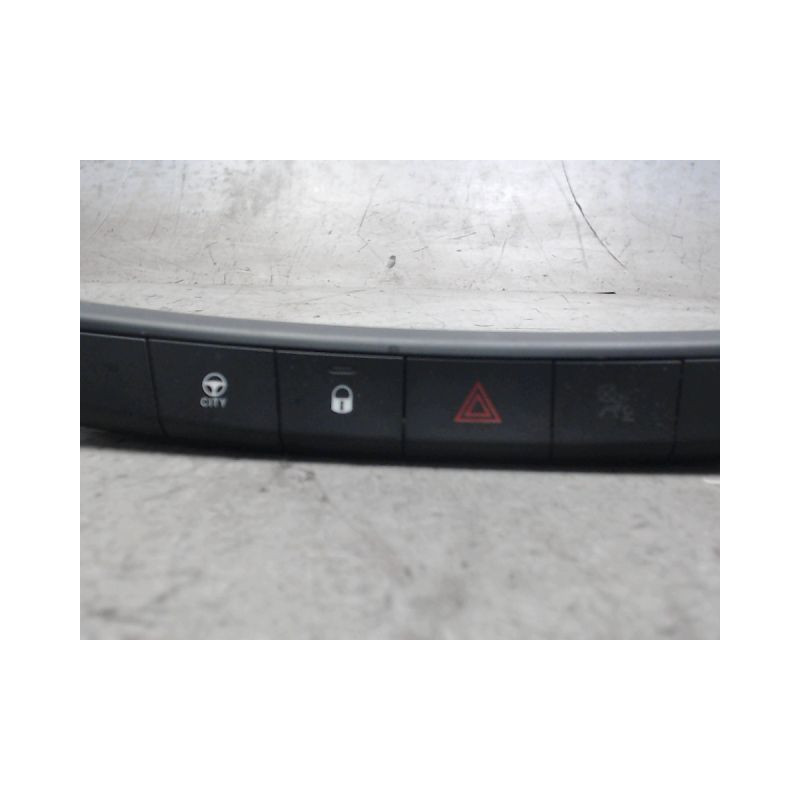 BOUTON DE WARNING FIAT TIPO