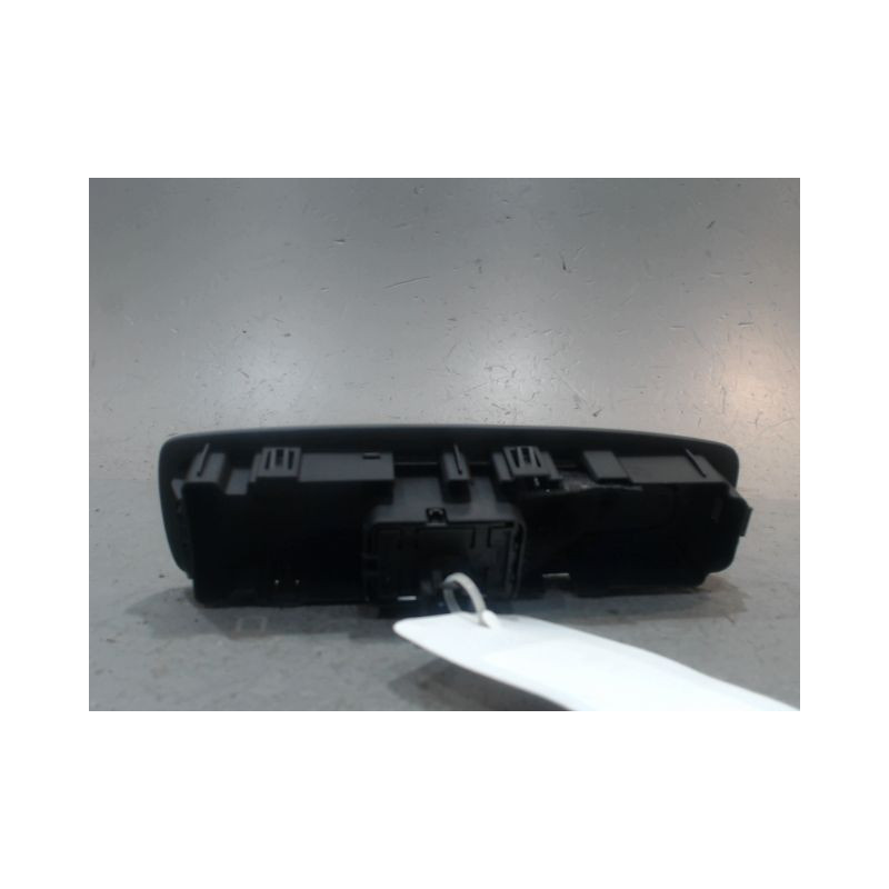 COMMANDE LEVE-GLACE PORTE AVD RENAULT MEGANE