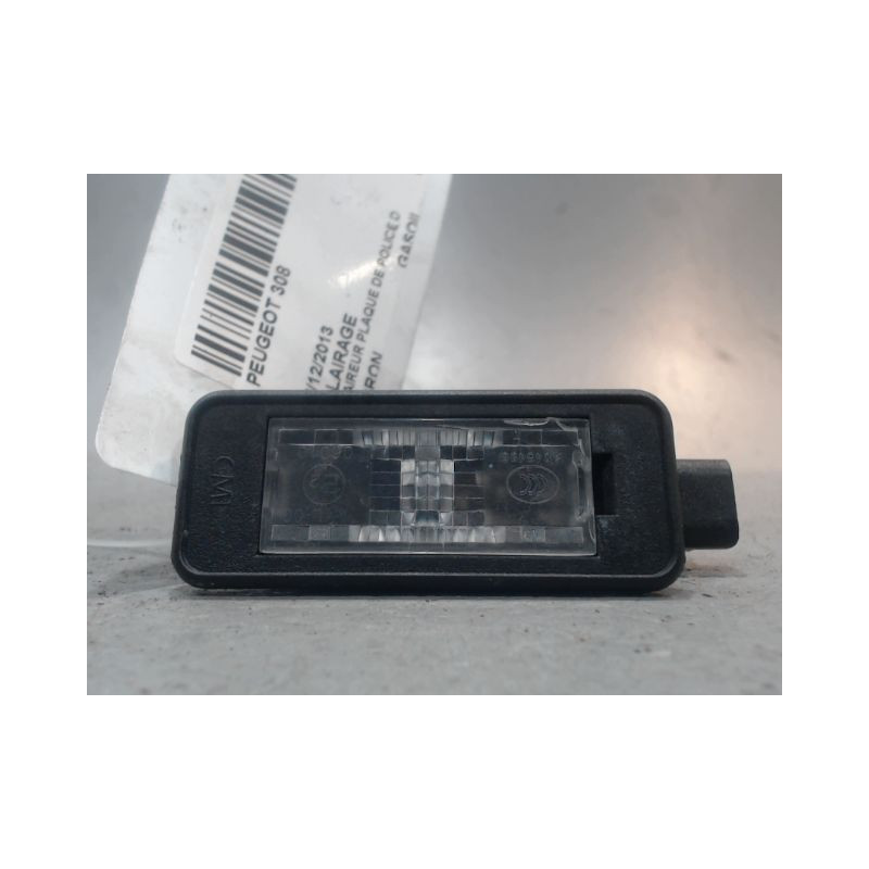 ECLAIREUR PLAQUE DE POLICE DROIT PEUGEOT 308