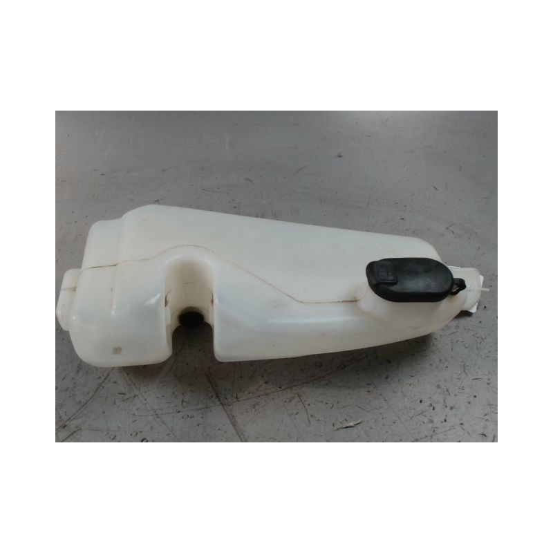 RESERVOIR LAVE-GLACE AVANT DACIA DUSTER 2010-