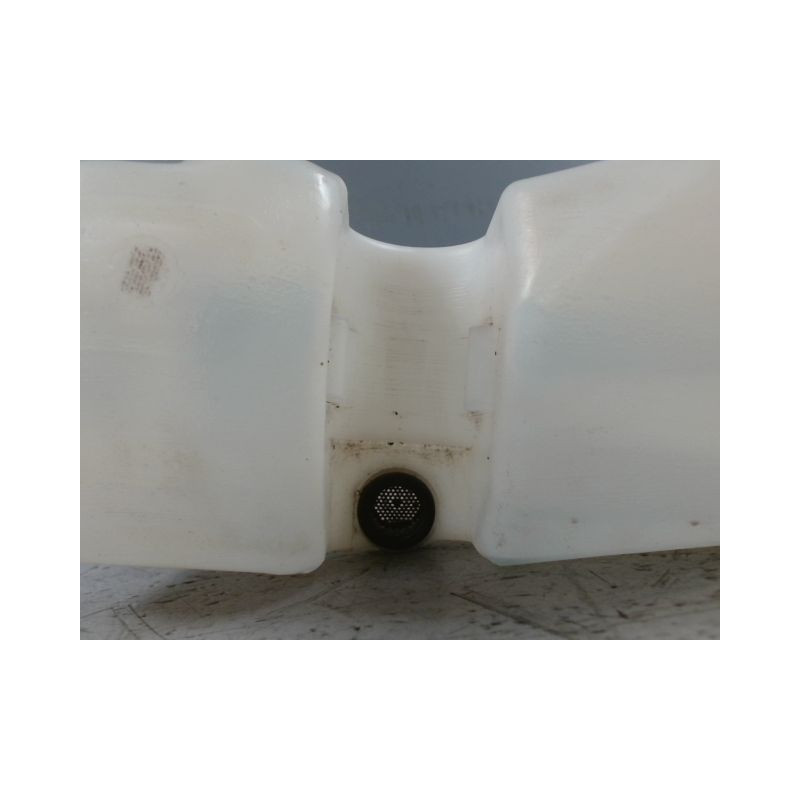 RESERVOIR LAVE-GLACE AVANT DACIA DUSTER 2010-