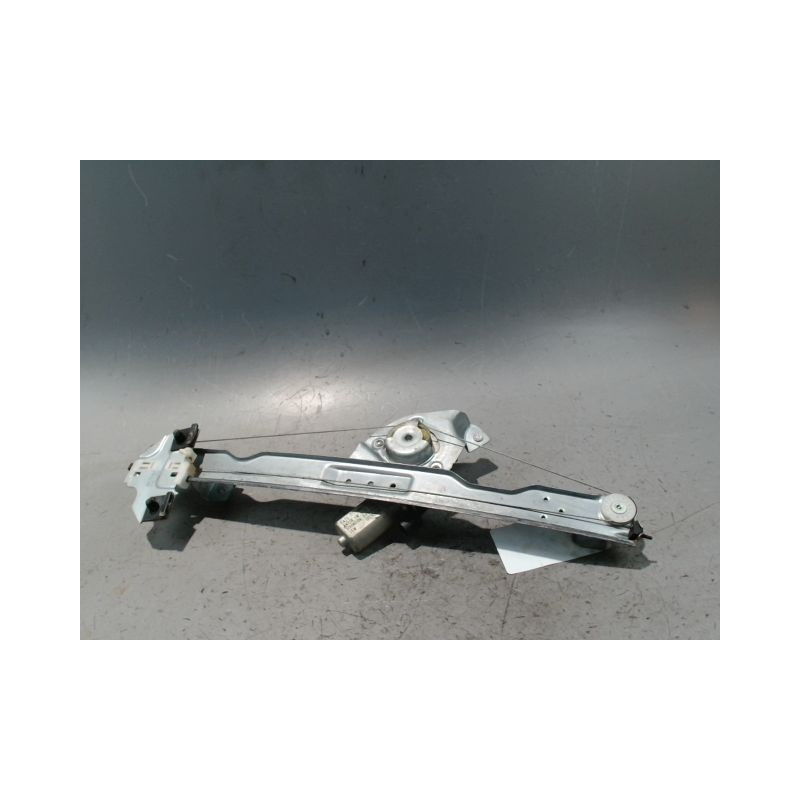 MECANISME+MOTEUR LEVE-GLACE AVANT DROIT DACIA DUSTER 2010-