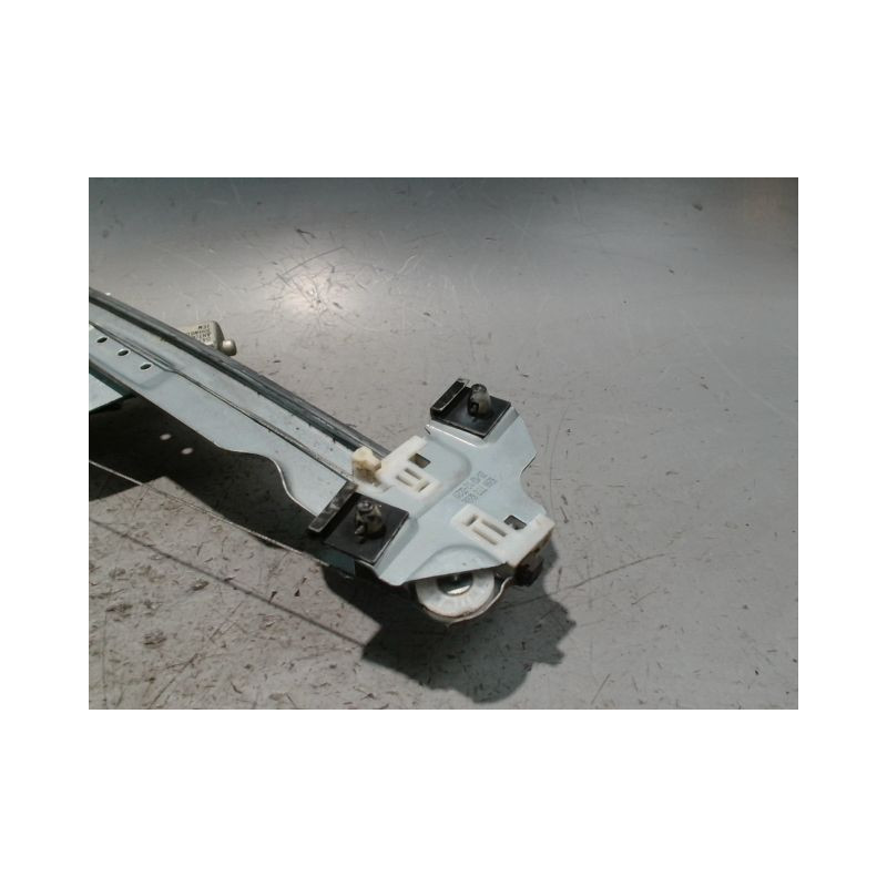 MECANISME+MOTEUR LEVE-GLACE AVANT DROIT DACIA DUSTER 2010-