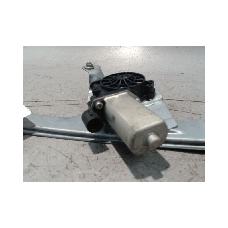 MECANISME+MOTEUR LEVE-GLACE AVANT DROIT DACIA DUSTER 2010-
