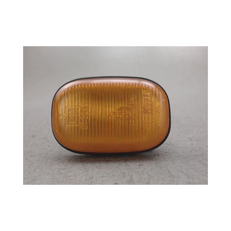 REPETITEUR AILE DROIT TOYOTA RAV4