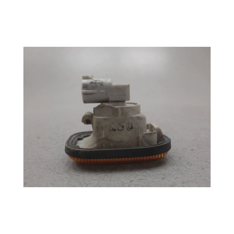 REPETITEUR AILE DROIT TOYOTA RAV4