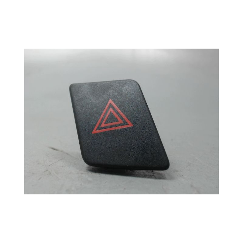 BOUTON DE WARNING TOYOTA YARIS -2003