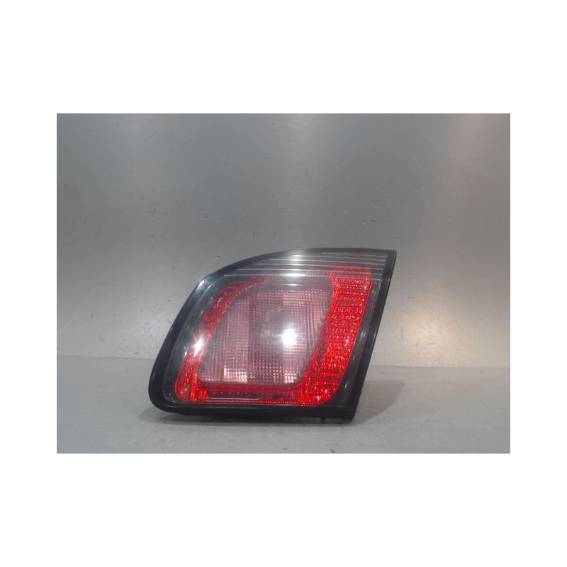 FEU ARRIERE INTERIEUR DROIT NISSAN PRIMERA