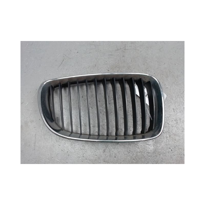GRILLE CALANDRE DROIT B.M.W. SERIE 1