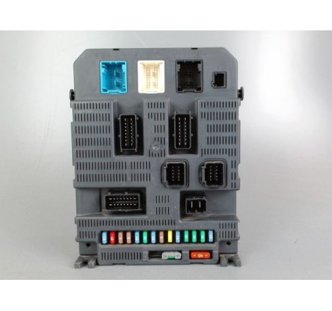 PLATINE FUSIBLE AV