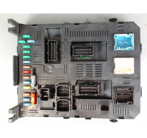 PLATINE FUSIBLE AV