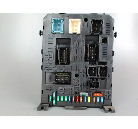 PLATINE FUSIBLE AV