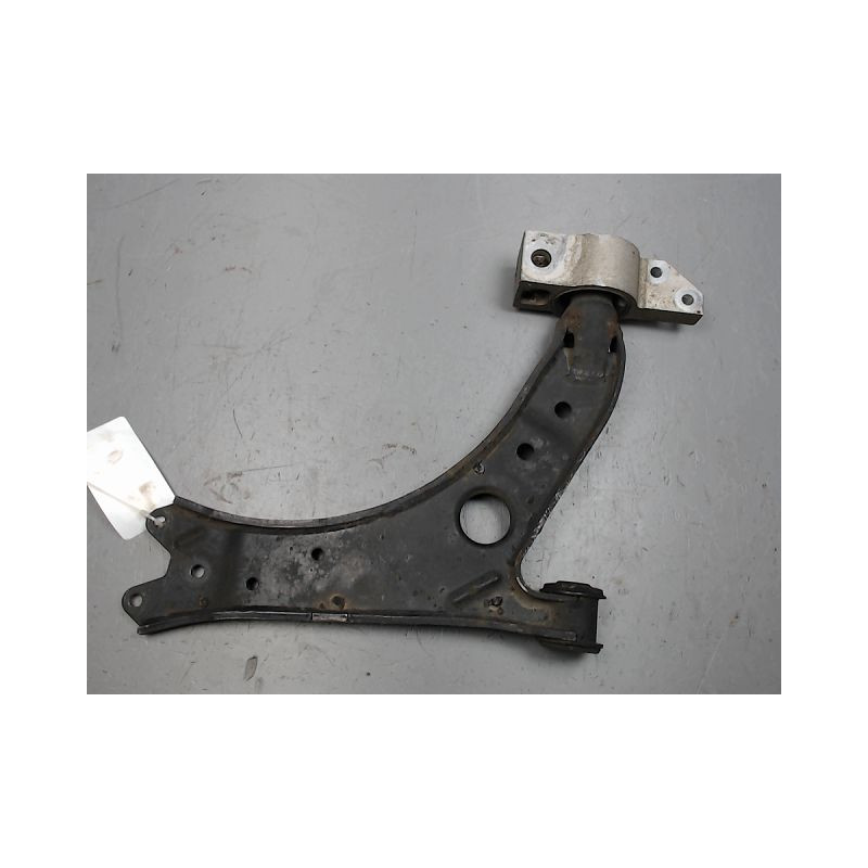 TRIANGLE INFERIEUR AVANT DROIT VOLKSWAGEN GOLF