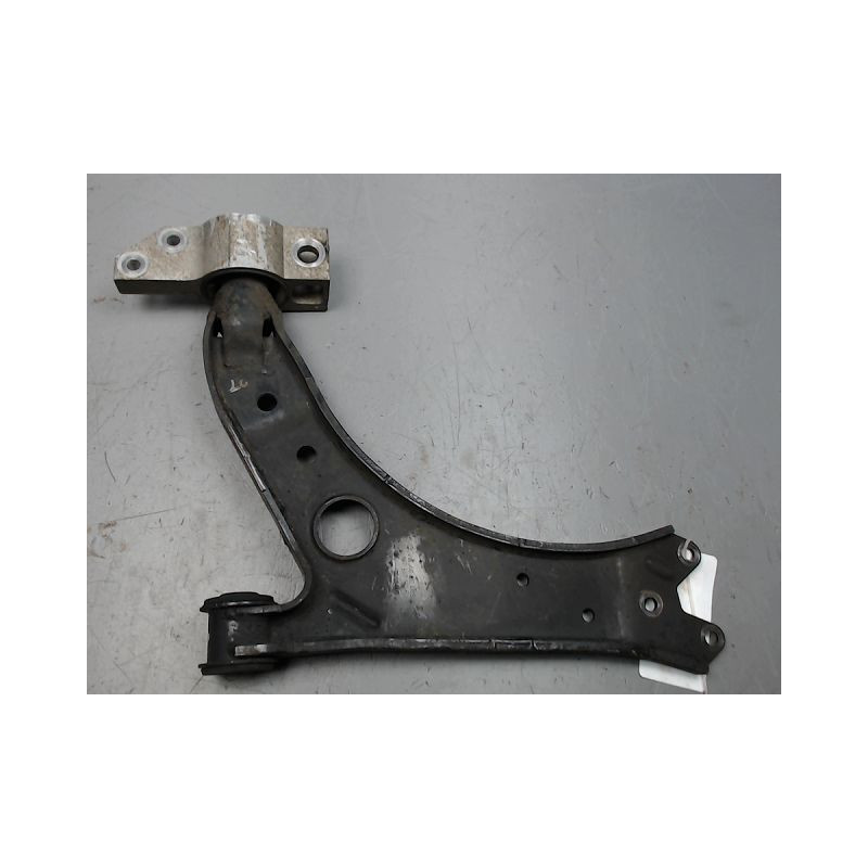 TRIANGLE INFERIEUR AVANT DROIT VOLKSWAGEN GOLF