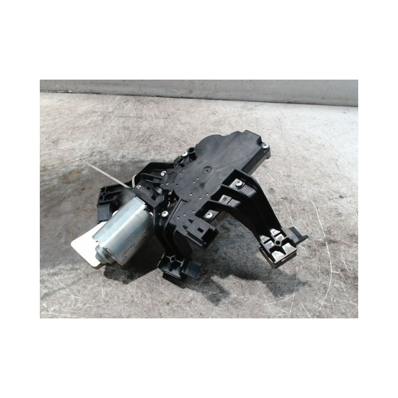 MOTEUR ESSUIE-GLACE ARRIERE PEUGEOT 207 3P