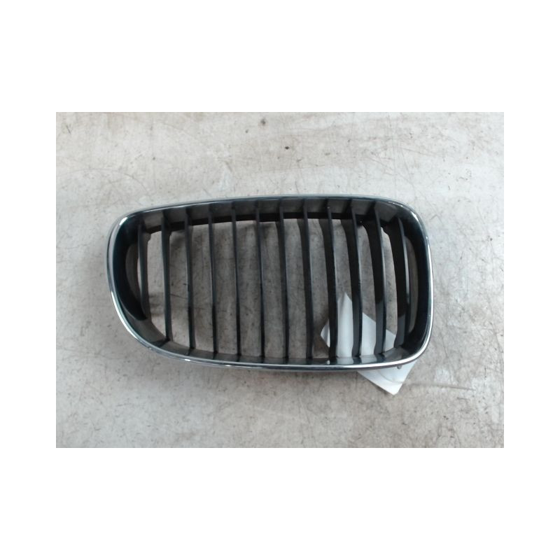 GRILLE CALANDRE DROIT BMW SERIE 1