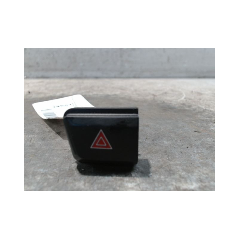 BOUTON DE WARNING PEUGEOT 208