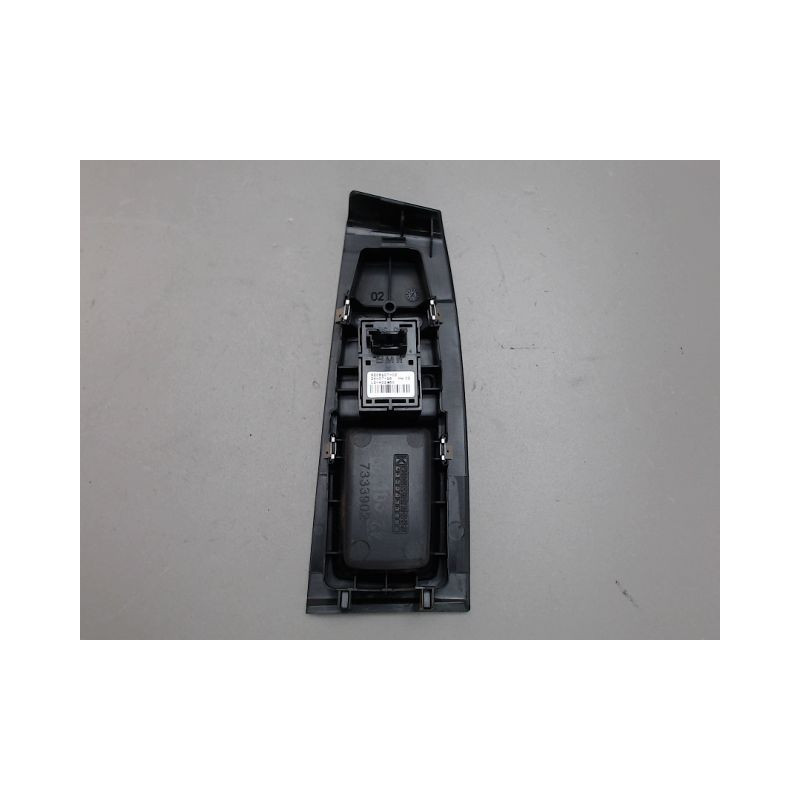 COMMANDE LEVE-GLACE PORTE AVD B.M.W. SERIE 2
