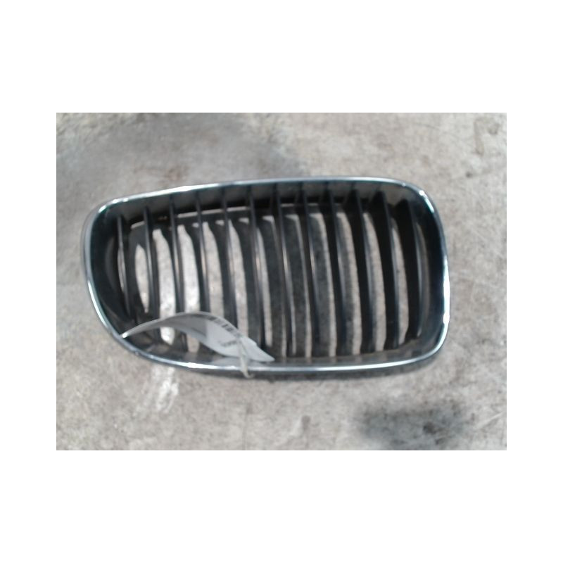 GRILLE CALANDRE DROIT BMW SERIE 1