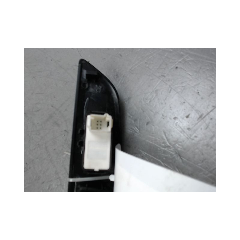 COMMANDE LEVE-GLACE PORTE ARD PEUGEOT 208