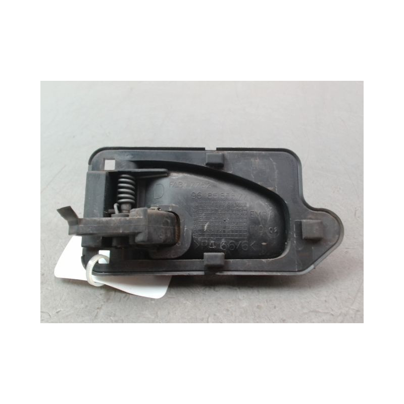 POIGNEE INTERIEURE PORTE AVANT DROIT CITROEN SAXO Phase 2 1999-2004
