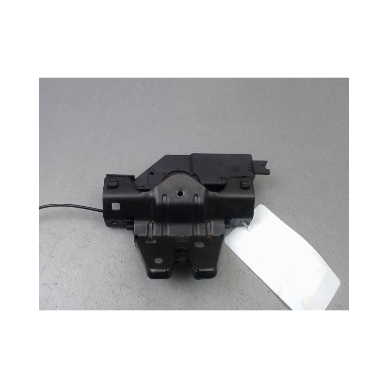 SERRURE HAYON  BMW SERIE 1 I (E81) 2007-2011