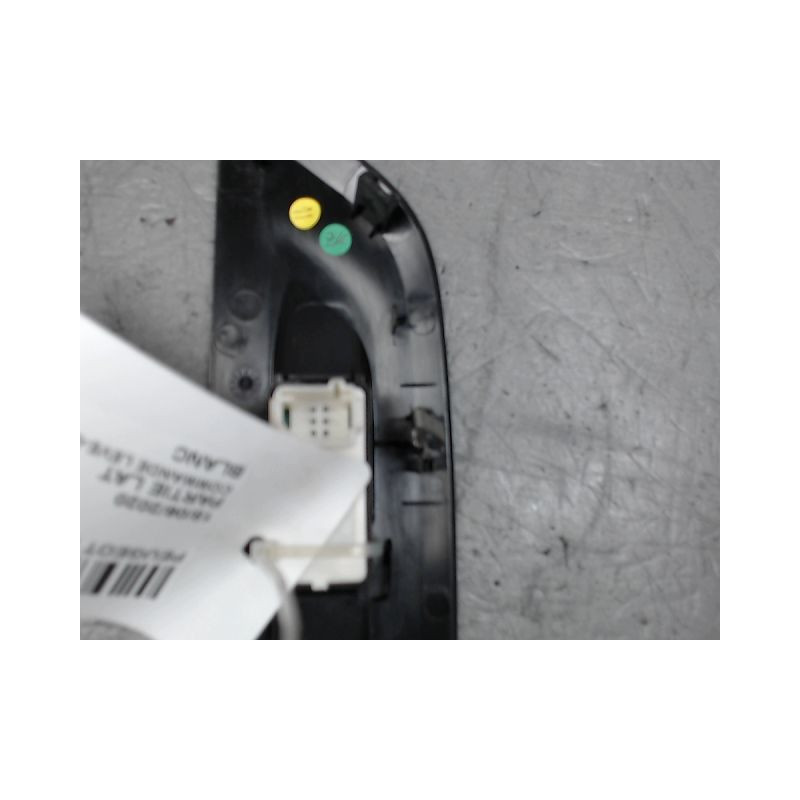 COMMANDE LEVE-GLACE PORTE AVD PEUGEOT 208