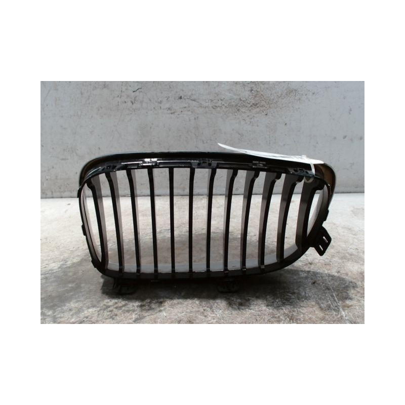 GRILLE CALANDRE DROIT BMW SERIE 1