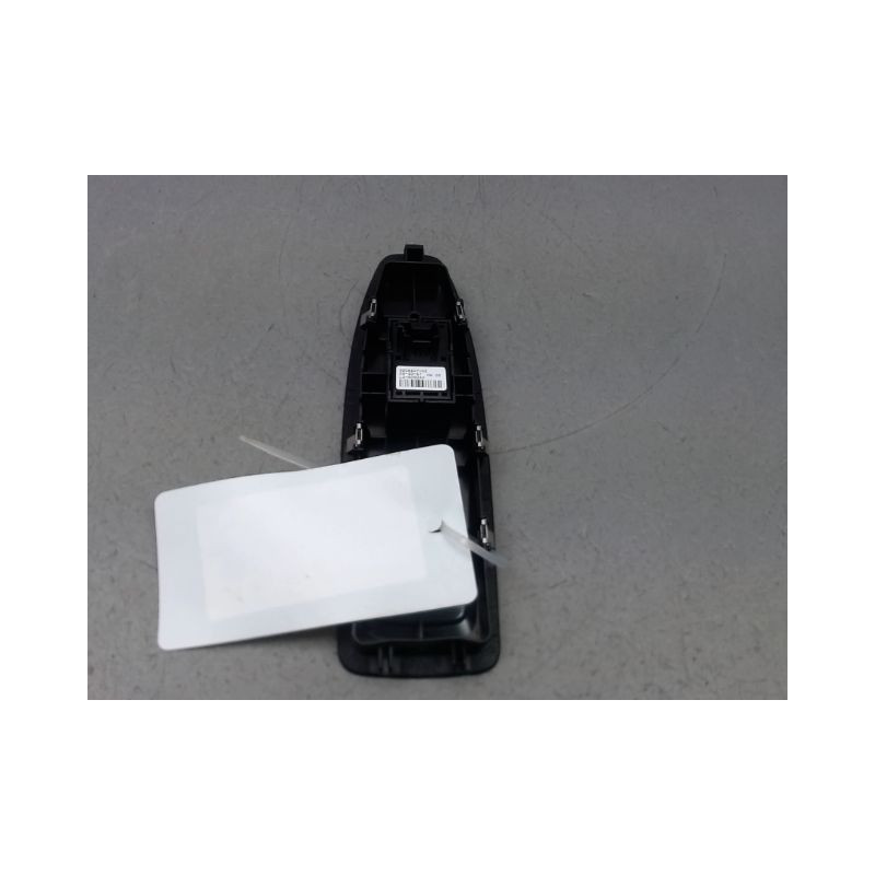 COMMANDE LEVE-GLACE PORTE AVD BMW SERIE 1
