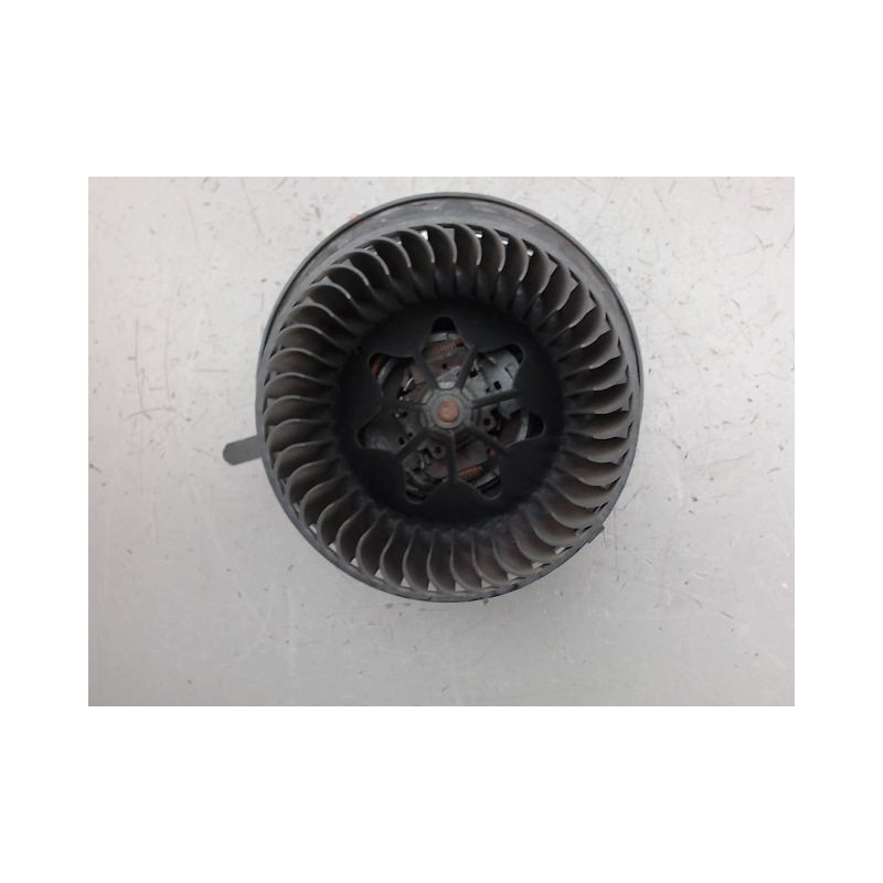 MOTEUR VENTILATEUR CHAUFFAGE B.M.W. SERIE 1