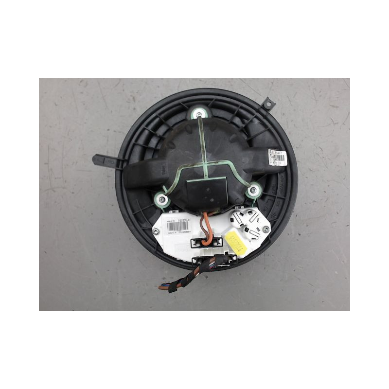 MOTEUR VENTILATEUR CHAUFFAGE B.M.W. SERIE 1