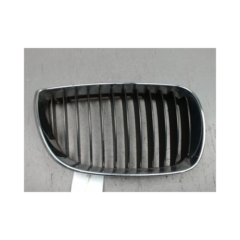 GRILLE CALANDRE DROIT B.M.W. SERIE 1