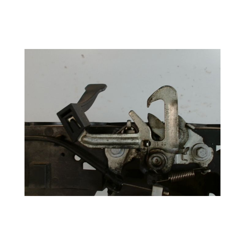 TRAVERSE SUPERIEURE ARMATURE AVANT PEUGEOT 5008