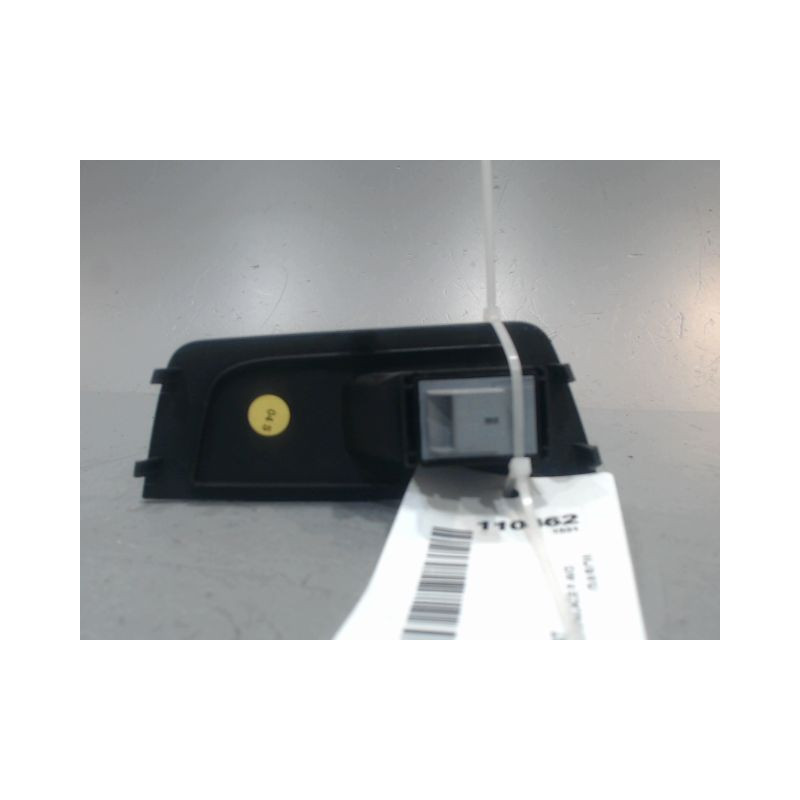 COMMANDE LEVE-GLACE PORTE AVD AUDI A1